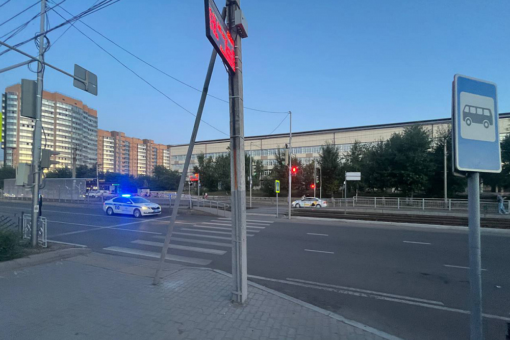 В Улан-Удэ пешеход пошла на «красный» и попала в БСМП В Улан-Удэ пешеход пошла на «красный» и попала в БСМП