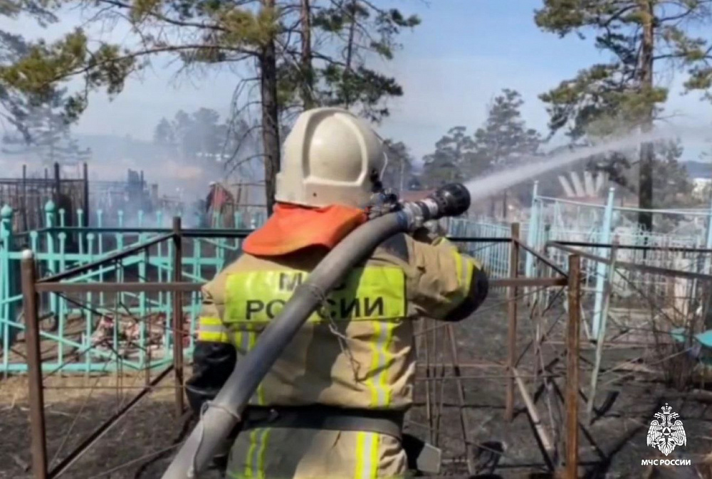 В Бурятии горело еще одно кладбище В Бурятии горело еще одно кладбище