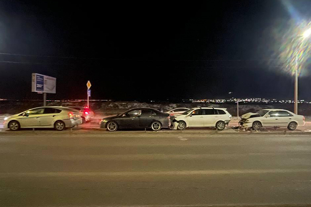Житель Бурятии на "Тойоте" выбил "страйк" возле Сужи Житель Бурятии на "Тойоте" выбил "страйк" возле Сужи
