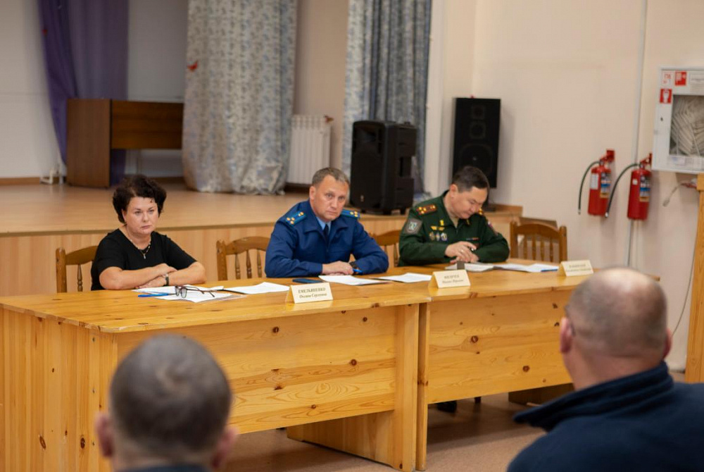 Раненый боец СВО попросил прокурора Бурятии помочь с твердым топливом