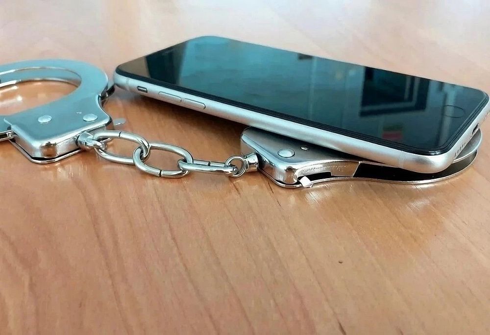 В Улан-Удэ из гостиницы исчезли девушка и телефон. А мужчина остался В Улан-Удэ из гостиницы исчезли девушка и телефон. А мужчина остался