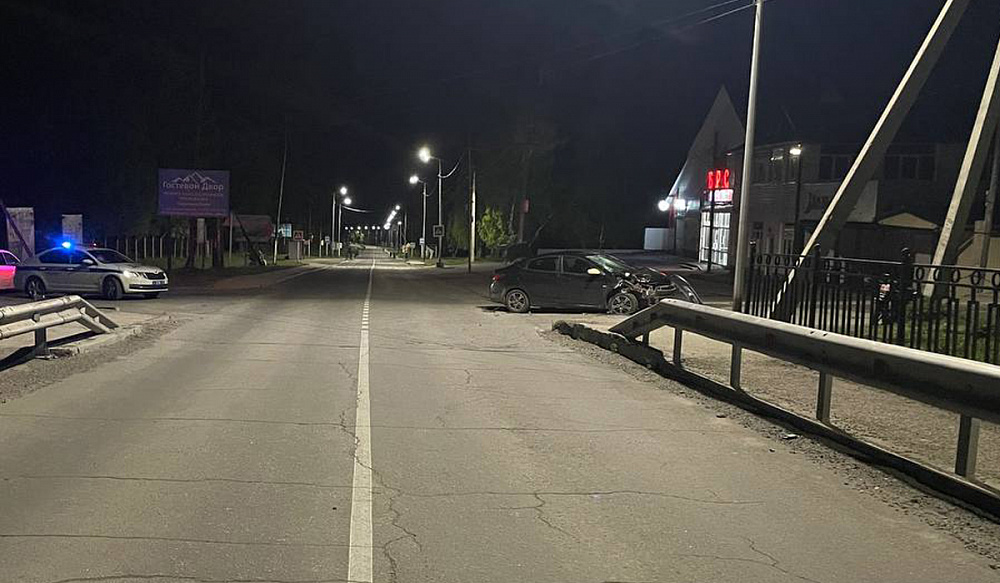 В Бурятии школьник на мотоцикле едва не угробил своих малолетних пассажиров В Бурятии школьник на мотоцикле едва не угробил своих малолетних пассажиров