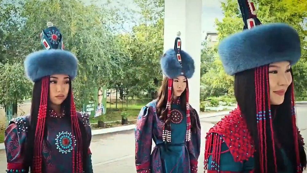 Красавицы Бурятии проголосовали на выборах в Госдуму Красавицы Бурятии проголосовали на выборах в Госдуму