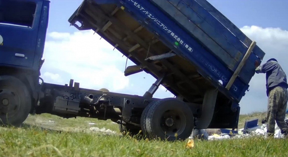 В Бурятии поймались на видеоловушку жители, незаконно сбрасывающие мусор в пригороде В Бурятии поймались на видеоловушку жители, незаконно сбрасывающие мусор в пригороде