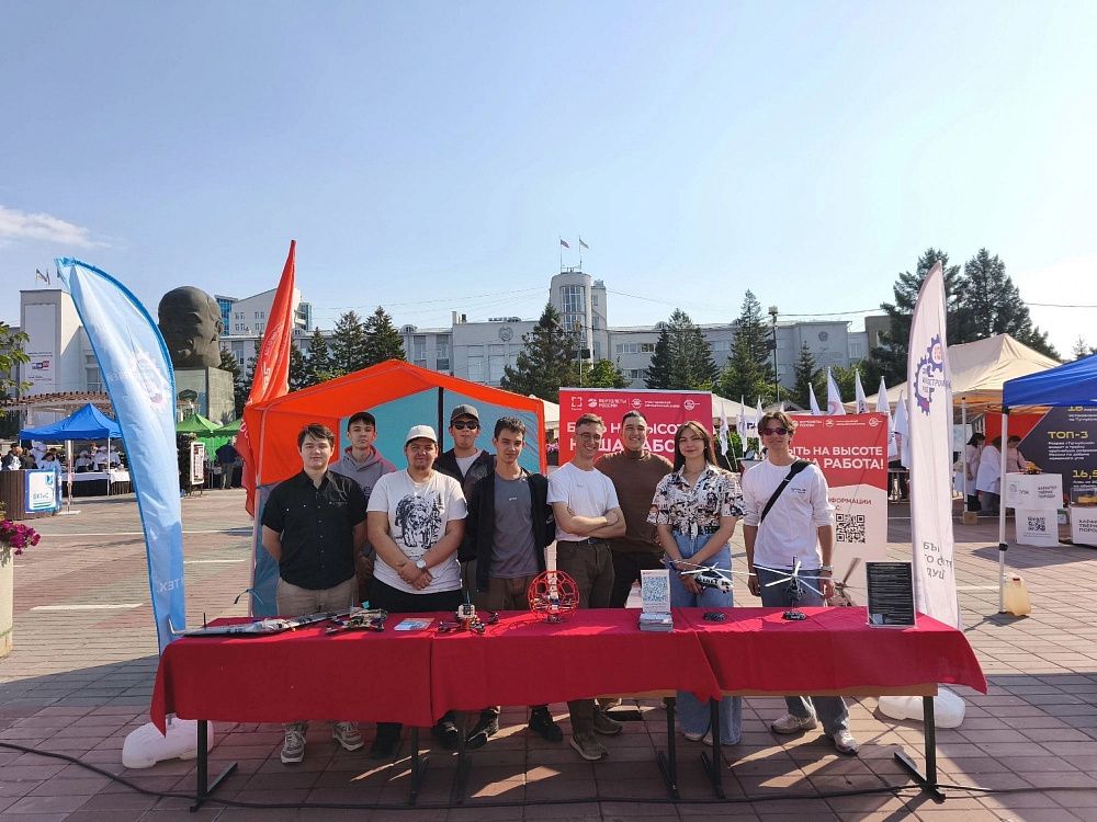Студенты «Крыльев Ростеха» рассказали школьникам Бурятии, как построить успешную карьеру