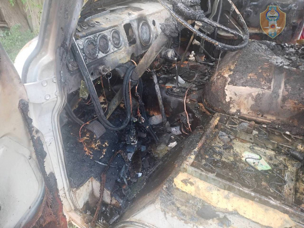 В Джидинском районе во время поездки неожиданно загорелся легковой автомобиль В Джидинском районе во время поездки неожиданно загорелся легковой автомобиль
