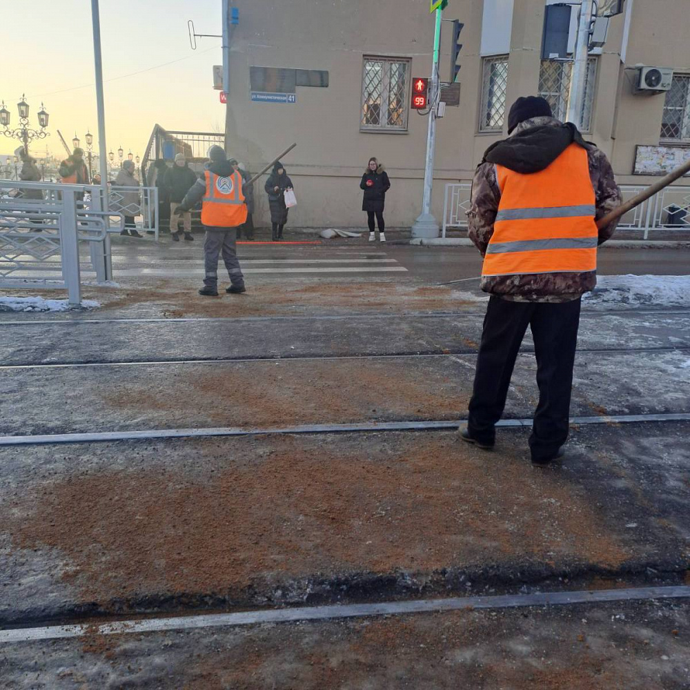 Более 500 тонн песка ушло на подсыпку дорог в Улан-Удэ