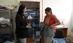 Пенсионерка из Улан-Удэ воскрешает старые джинсы