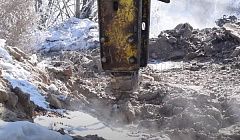 «Канализационная» река. Возле Уды прорвало трубу со сточными водами