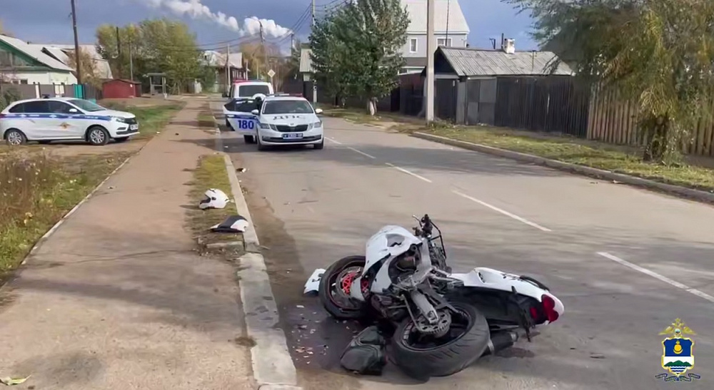 В Улан-Удэ мужчина на мотоцикле впал в кому после ДТП В Улан-Удэ мужчина на мотоцикле впал в кому после ДТП