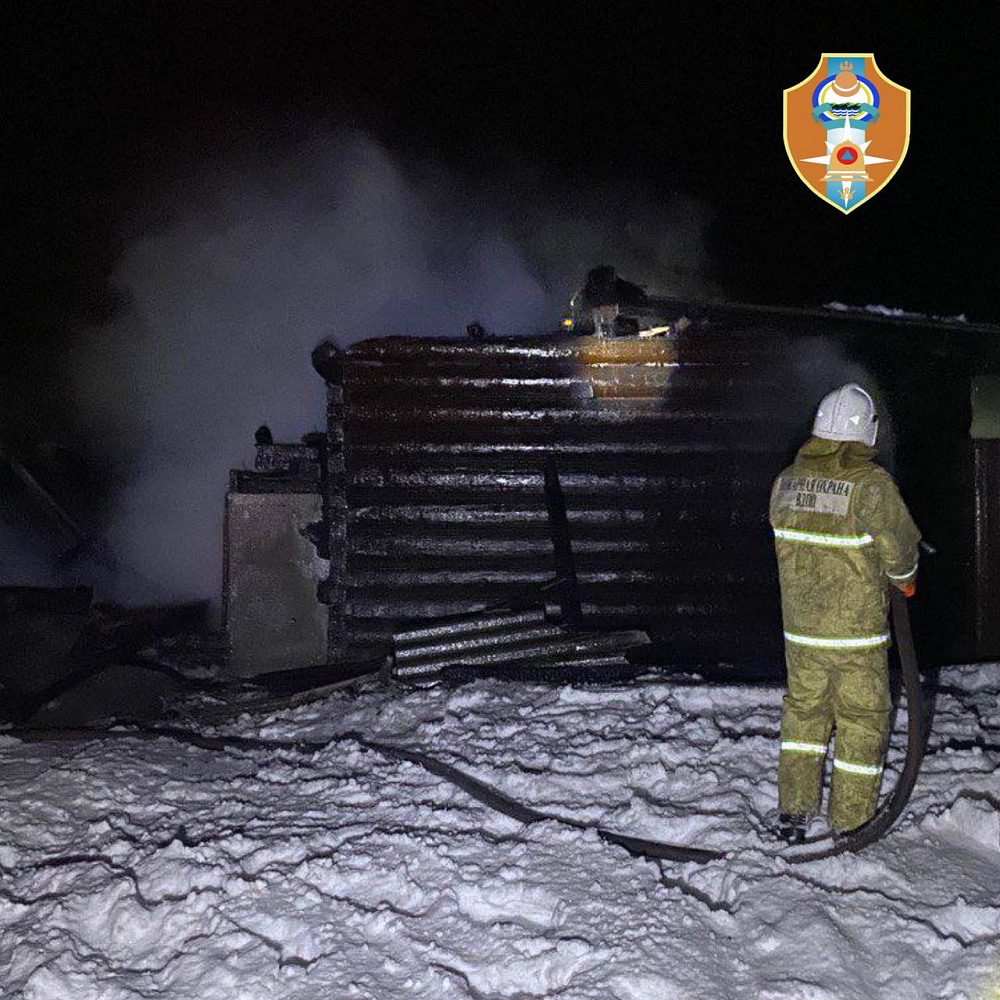 Два дома под одной крышей сгорели в Кабанском районе Бурятии Два дома под одной крышей сгорели в Кабанском районе Бурятии