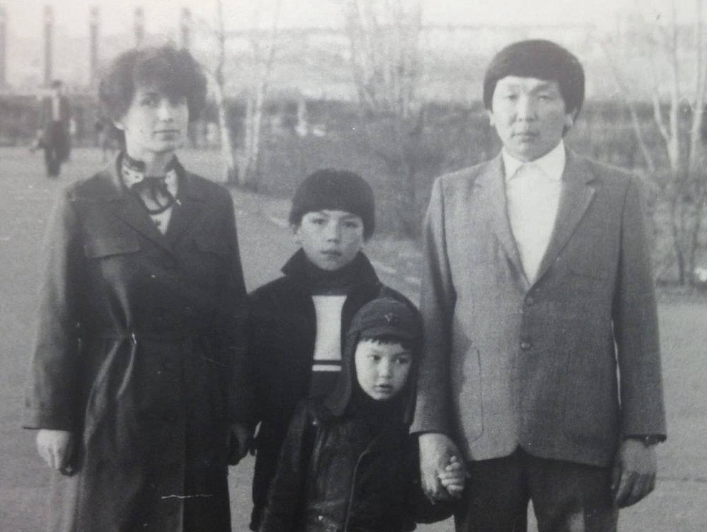 Глава Бурятии поделился детской фотографией Глава Бурятии поделился детской фотографией