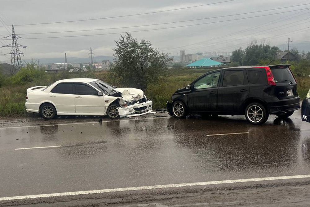В Улан-Удэ из-за малоопытного водителя пострадал человек В Улан-Удэ из-за малоопытного водителя пострадал человек
