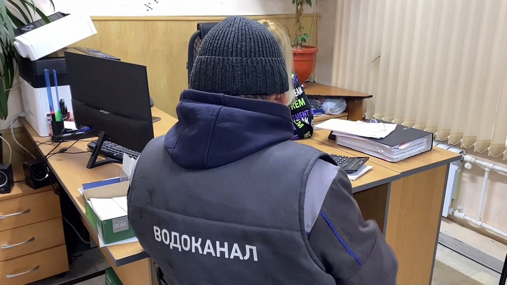 Водители Горлесничества и Водоканала вышли на борьбу со снегом в Улан-Удэ Водители Горлесничества и Водоканала вышли на борьбу со снегом в Улан-Удэ