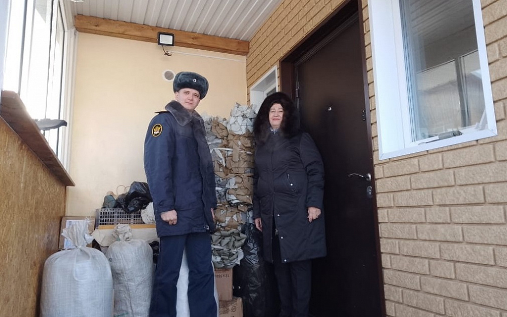 В Бурятии осужденные вяжут маскировочные сети В Бурятии осужденные вяжут маскировочные сети