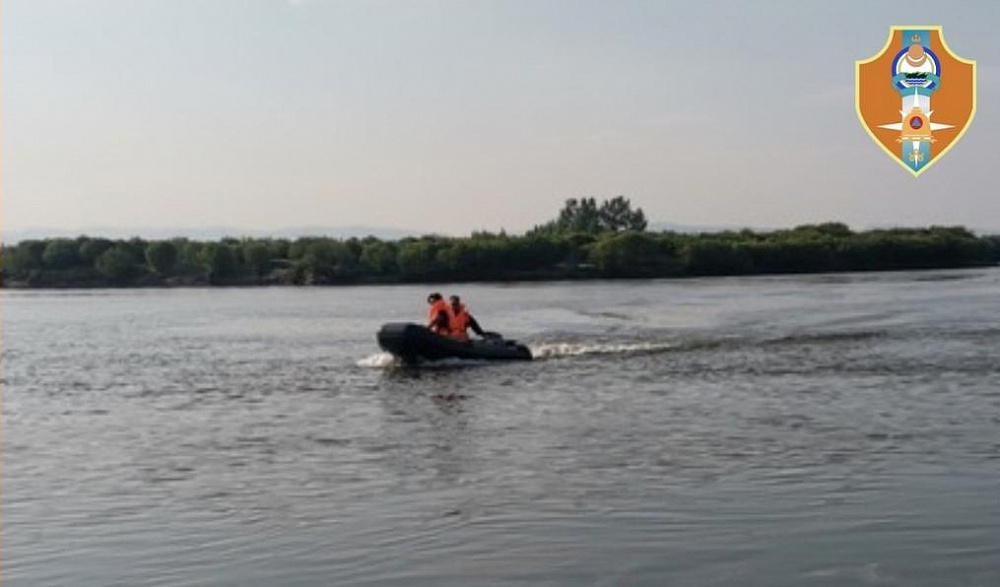 В Бурятии на озере Щучье перевернулась лодка с тремя рыбаками В Бурятии на озере Щучье перевернулась лодка с тремя рыбаками