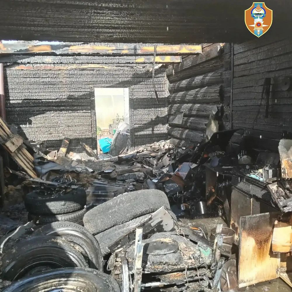 В районе Бурятии пожарные отстояли жилой дом В районе Бурятии пожарные отстояли жилой дом