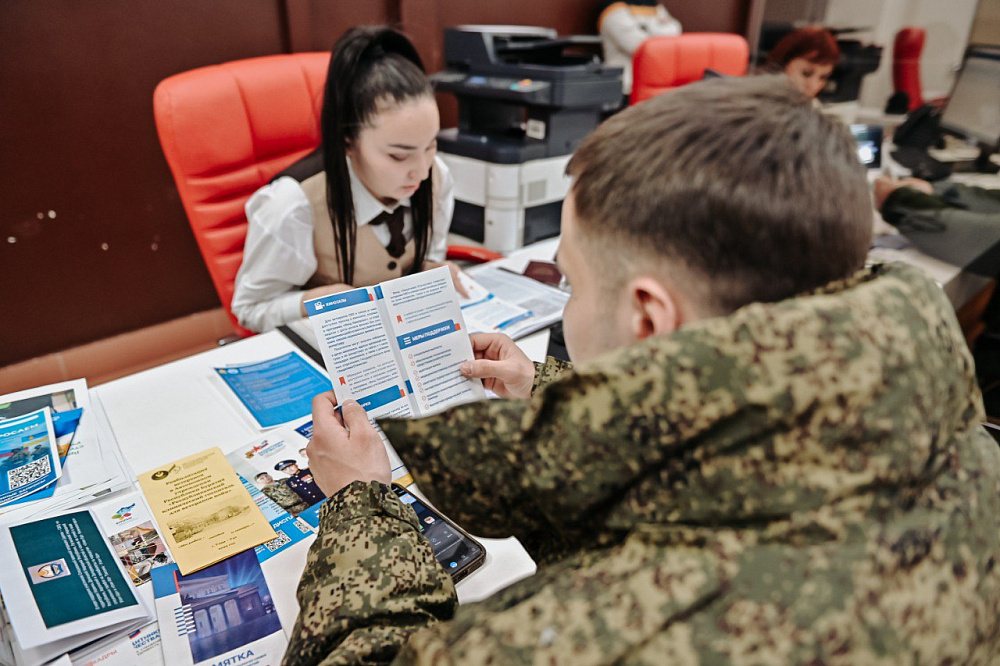 В Бурятии для участников СВО и их семей в МФЦ заработала система «одного окна» В Бурятии для участников СВО и их семей в МФЦ заработала система «одного окна»