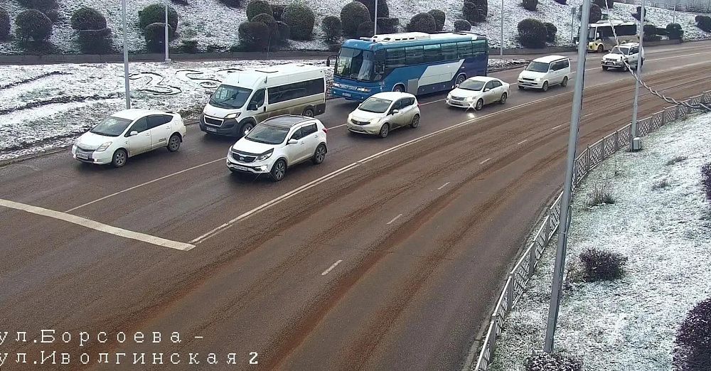 В Улан-Удэ посыпали самые сложные участки дорог В Улан-Удэ посыпали самые сложные участки дорог