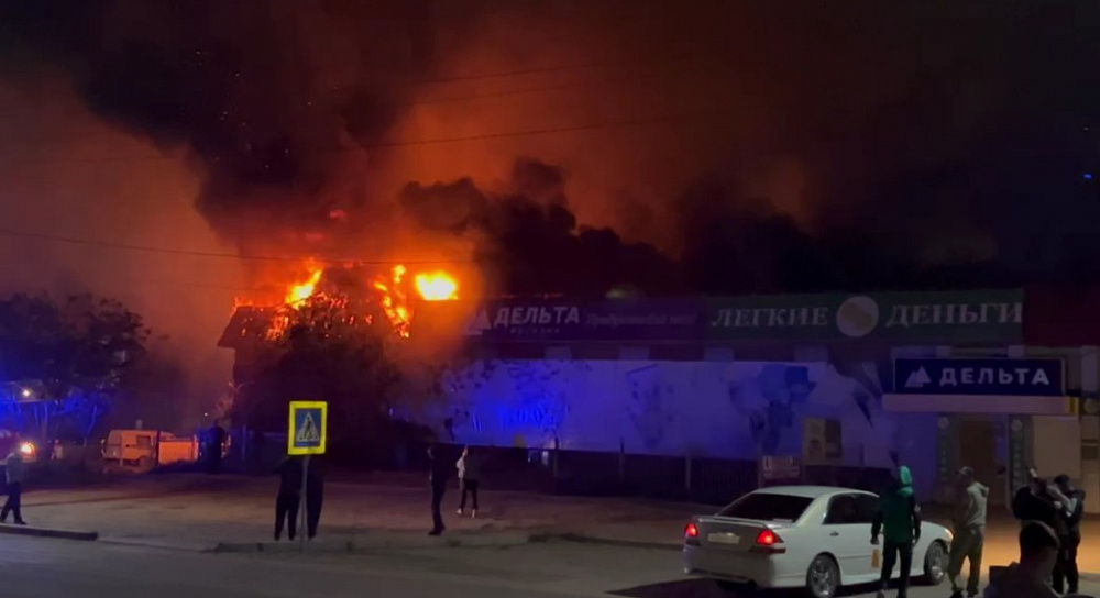 В Гусиноозерске возник пожар в супермаркете «Дельта» В Гусиноозерске возник пожар в супермаркете «Дельта»
