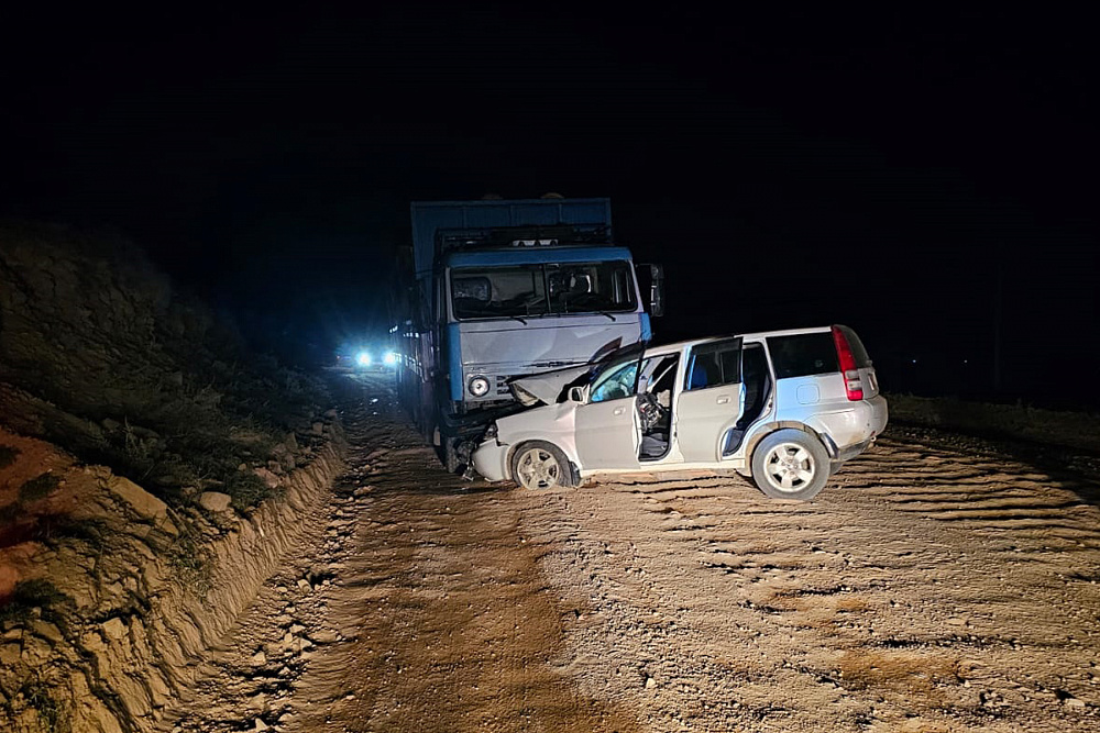 Опрокинулся в кювет, врезался в КАМАЗ: в Бурятии произошло сразу две аварии по вине малолетних водителей