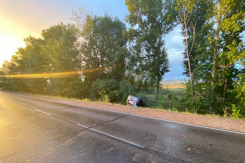 В Бурятии подростки перевернулись на «Тойоте» В Бурятии подростки перевернулись на «Тойоте»