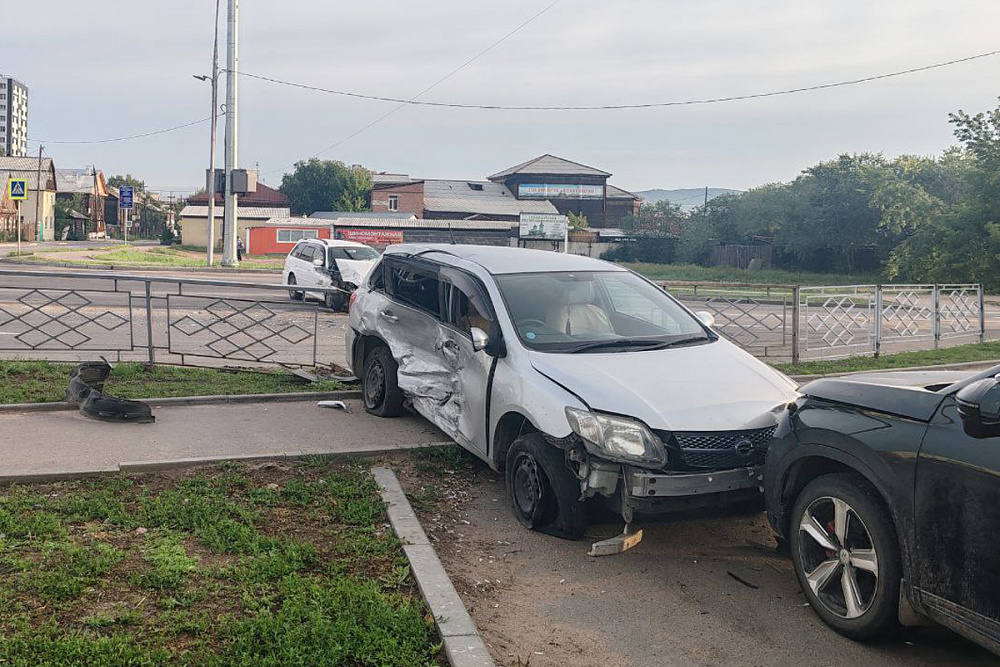 В Улан-Удэ водитель «Филдера» устроил массовое ДТП. Один человек в коме В Улан-Удэ водитель «Филдера» устроил массовое ДТП. Один человек в коме