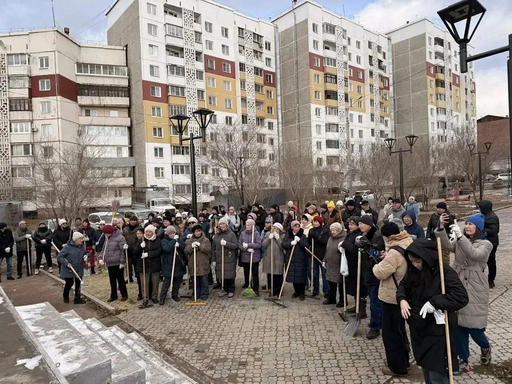 В Улан-Удэ подготовили к зиме сквер Сенчихина В Улан-Удэ подготовили к зиме сквер Сенчихина