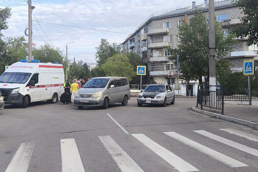 В Улан-Удэ сбили школьников на мопеде В Улан-Удэ сбили школьников на мопеде