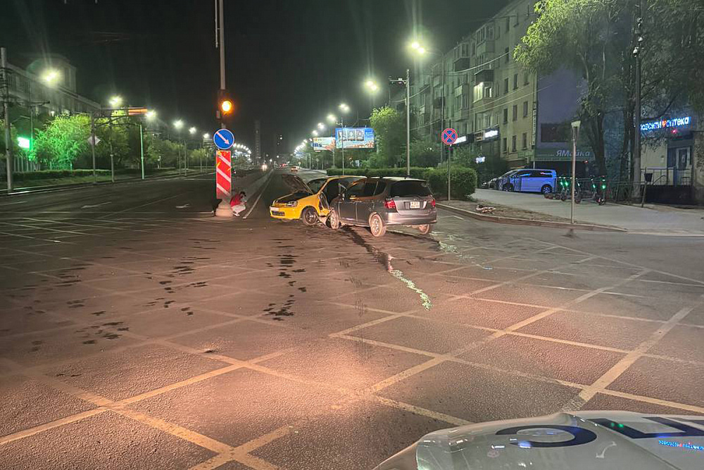 В Улан-Удэ две «Хонды» не поделили дорогу В Улан-Удэ две «Хонды» не поделили дорогу