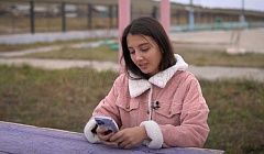 «Мы такие же дети, только без мамы». История 14-летней Алины