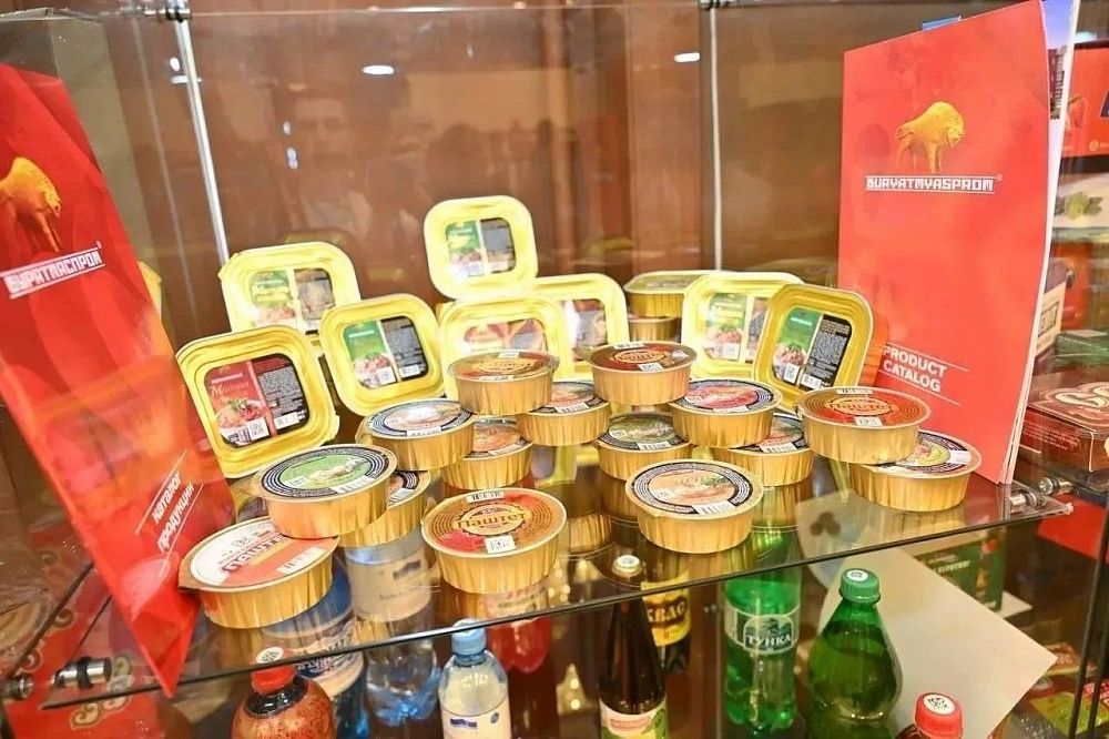 Алексей Цыденов представил бурятскую продукцию на форуме в Монголии Алексей Цыденов представил бурятскую продукцию на форуме в Монголии