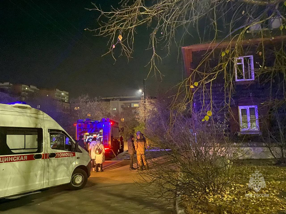 На пожаре в Улан-Удэ спасли мужчину. Погибла женщина На пожаре в Улан-Удэ спасли мужчину. Погибла женщина
