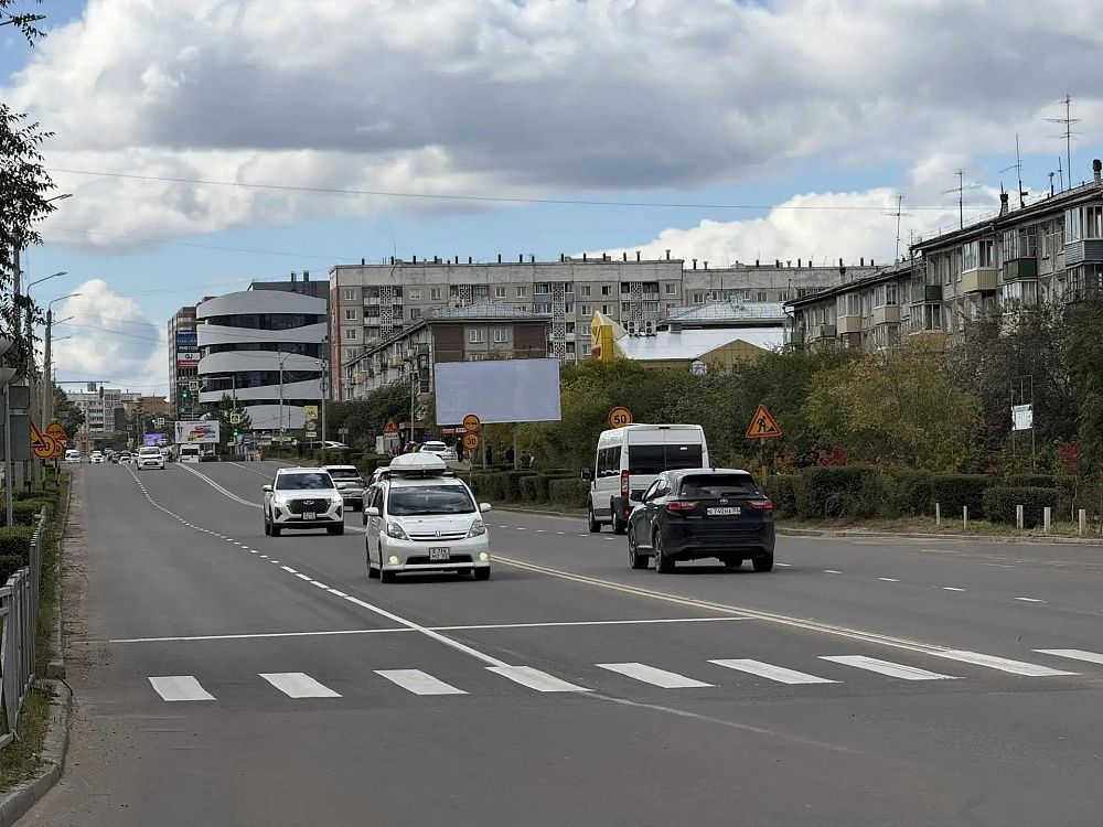 На улицах Шумяцкого и Жердева в Улан-Удэ наносят новую разметку На улицах Шумяцкого и Жердева в Улан-Удэ наносят новую разметку
