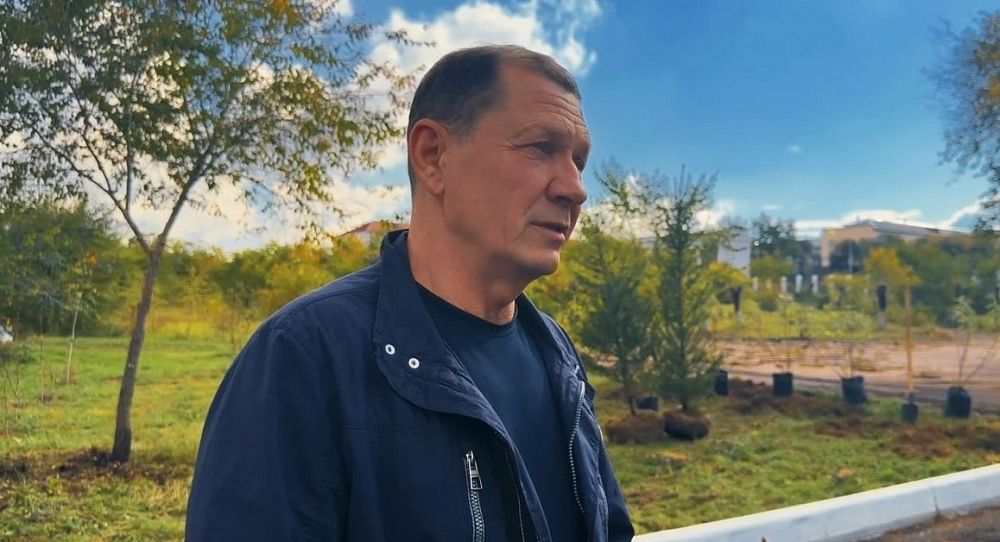 В Городском саду Улан-Удэ высадили полсотни новых деревьев