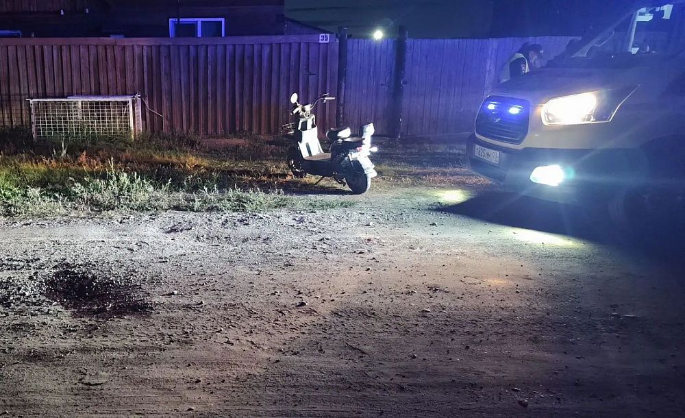 В Бурятии дети на электроскутере не удержали руль и перевернулись В Бурятии дети на электроскутере не удержали руль и перевернулись