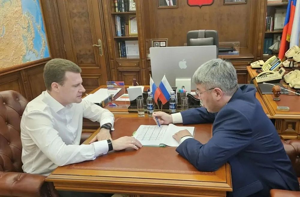 Глава Бурятии обсудил в Москве строительство крупных социальных объектов в регионе