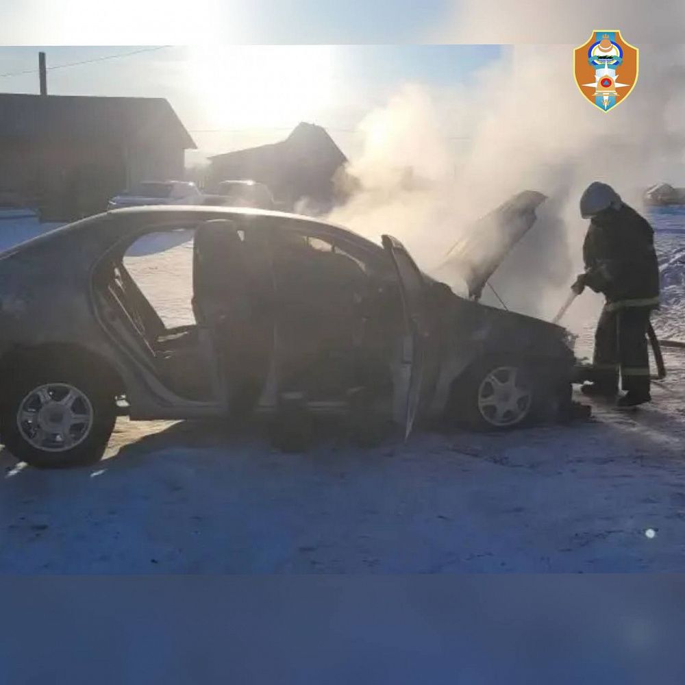 В Бурятии за сутки из-за короткого замыкания загорелось три автомобиля В Бурятии за сутки из-за короткого замыкания загорелось три автомобиля