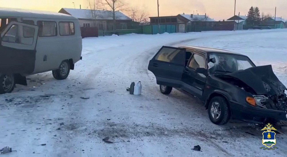 В Бурятии 17-летние водитель и пассажир пострадали в ДТП В Бурятии 17-летние водитель и пассажир пострадали в ДТП