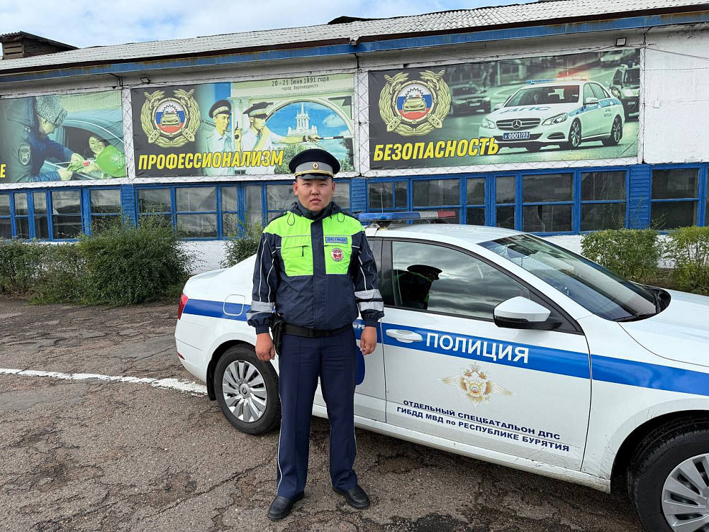 В Улан-Удэ инспектор ДПС помог доставить ребенка в больницу В Улан-Удэ инспектор ДПС помог доставить ребенка в больницу