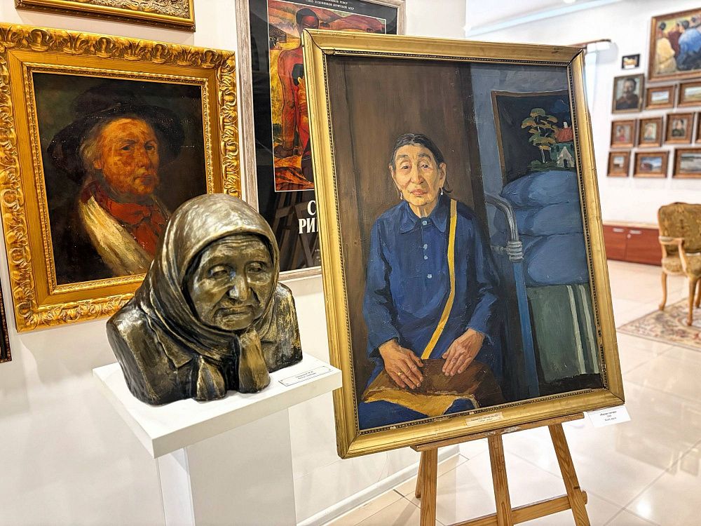 В Улан-Удэ открылась выставка к 100-летию Заслуженного художника Бурятской АССР В Улан-Удэ открылась выставка к 100-летию Заслуженного художника Бурятской АССР