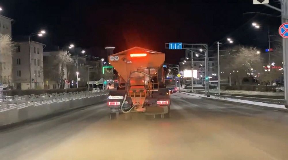 В Улан-Удэ усилили посыпку дорог