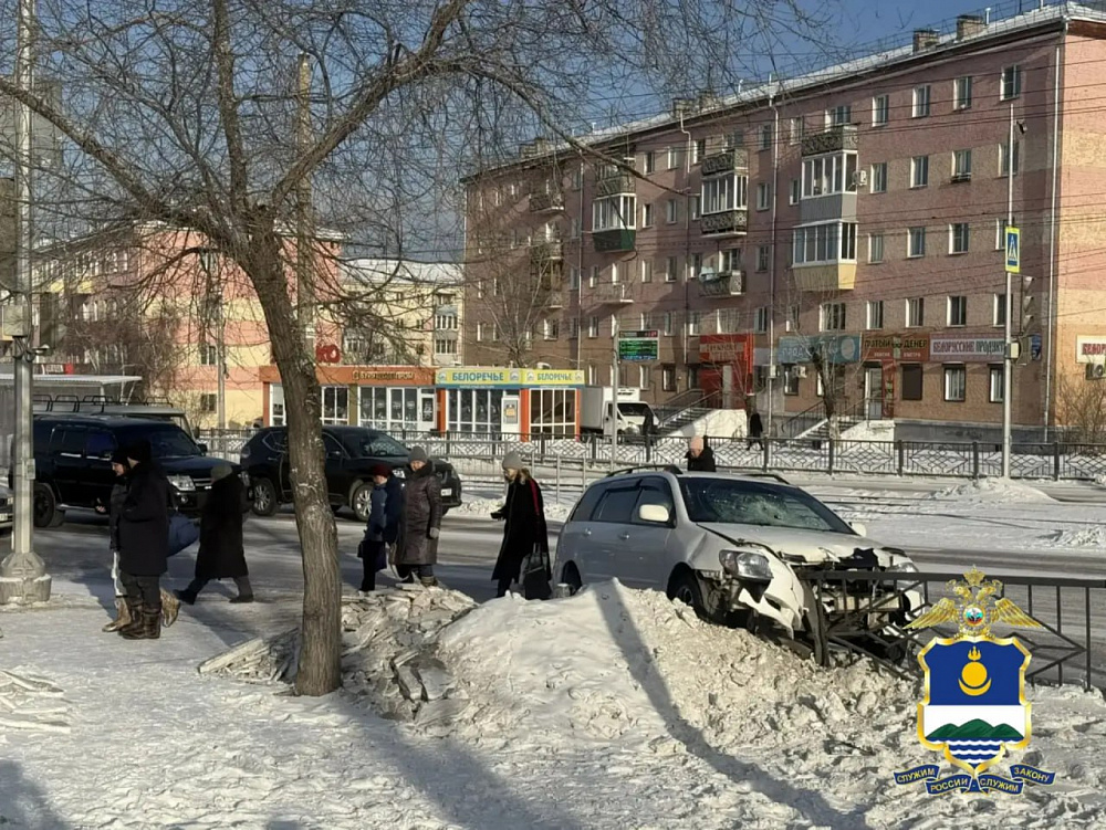 В Улан-Удэ мужчина пошел на "красный" и угодил под колеса "Тойоты" В Улан-Удэ мужчина пошел на "красный" и угодил под колеса "Тойоты"