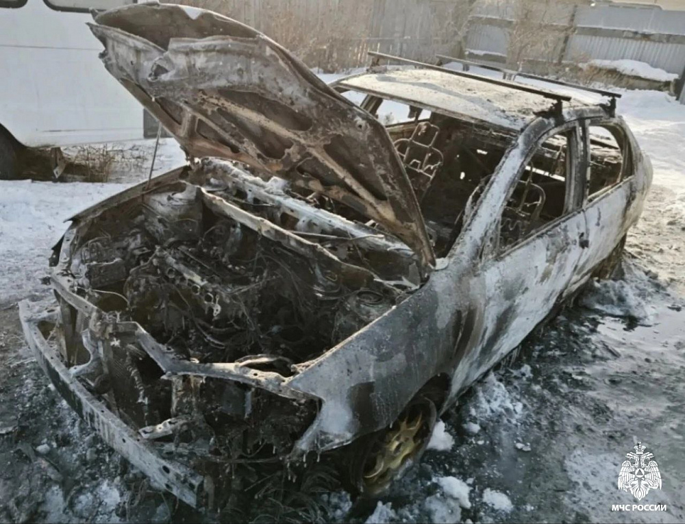 В Улан-Удэ сгорел автомобиль В Улан-Удэ сгорел автомобиль