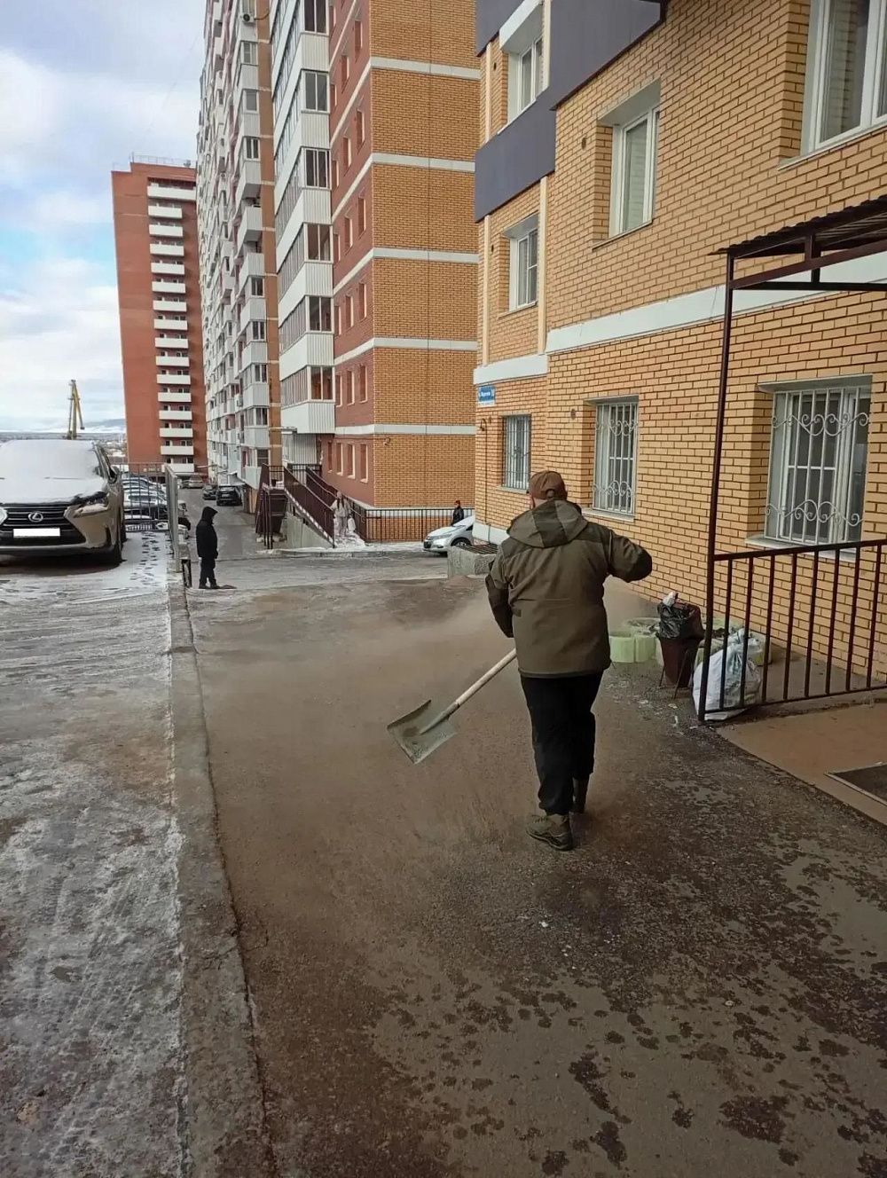 За неубранный снег и наледь во дворах Улан-Удэ «управляшкам» и ТСЖ грозит немалый штраф За неубранный снег и наледь во дворах Улан-Удэ «управляшкам» и ТСЖ грозит немалый штраф