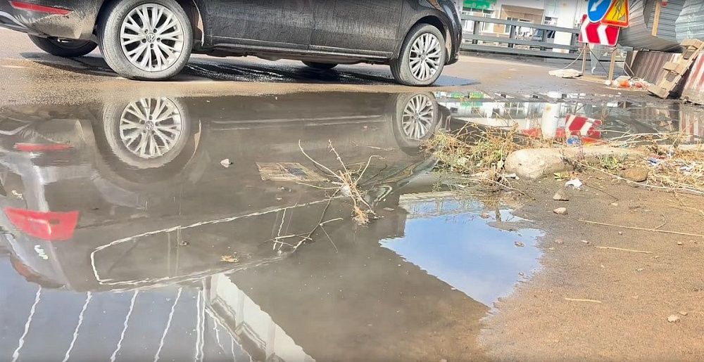 Поплыли: в Улан-Удэ на Балтахинова произошла коммунальная авария Поплыли: в Улан-Удэ на Балтахинова произошла коммунальная авария